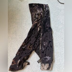 Kevin O'Brien Black and Gray Floral Scarf